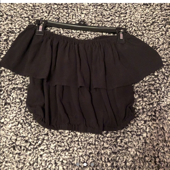 CUTE BLACK OFF THE SHOULDER CROP TOP - Picture 2 of 3